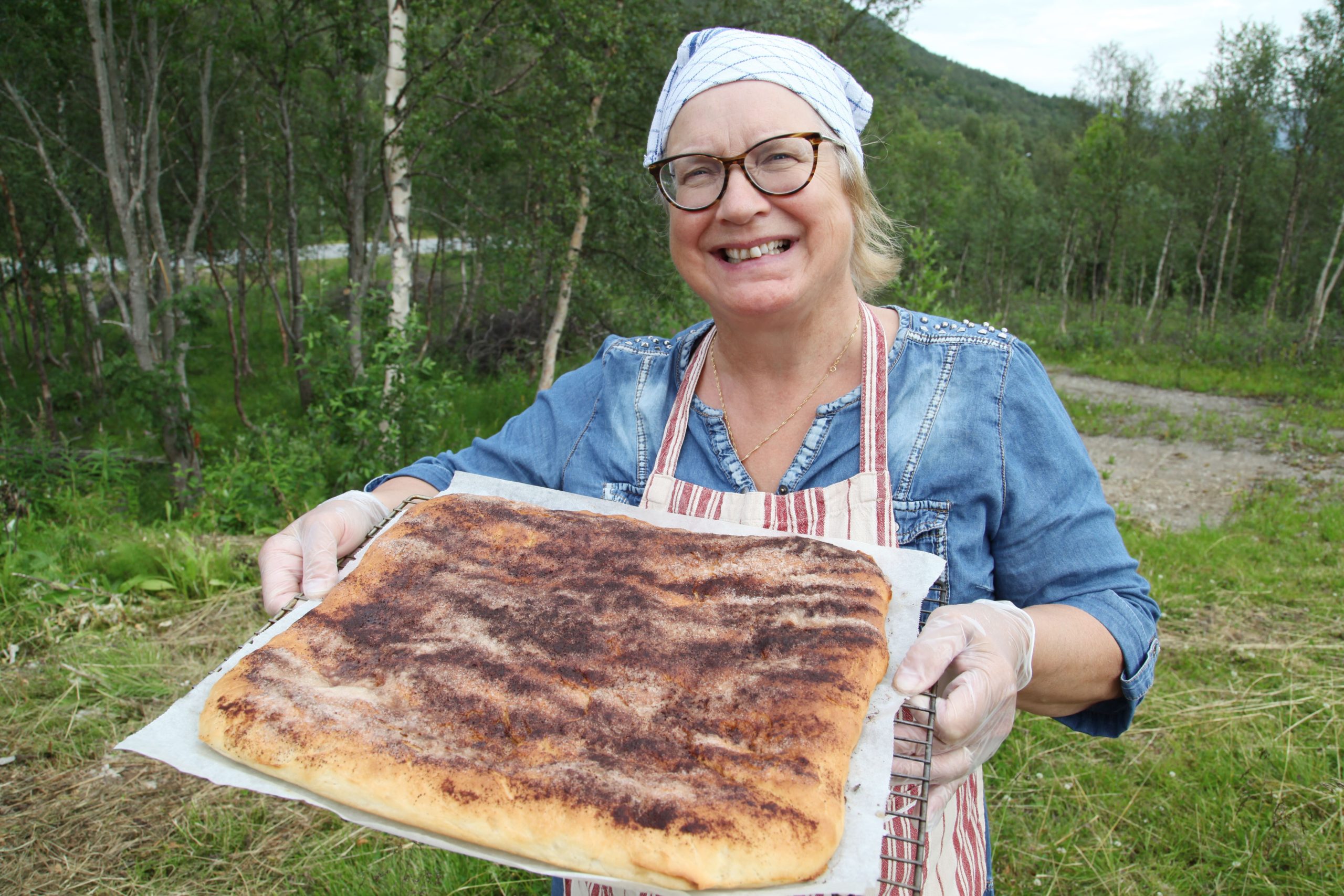 Åshild med tekake Arne Hauge Ruijan Kaiku